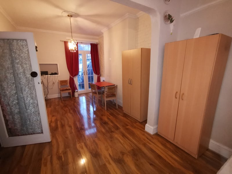 Room Parchmore Road in Greater London