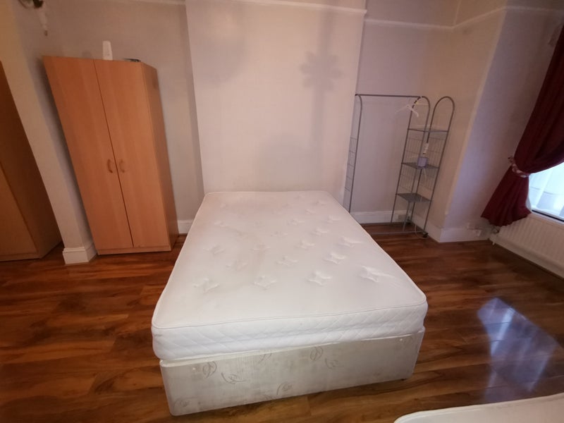 Room Parchmore Road in Greater London