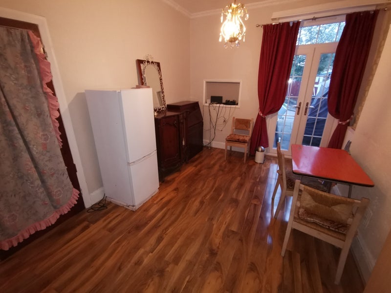 Room Parchmore Road in Greater London