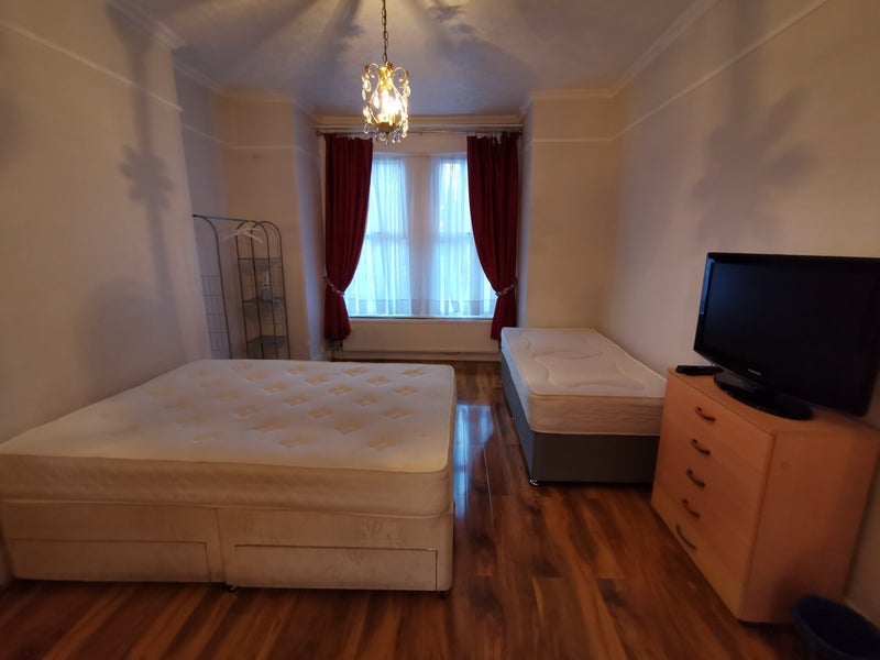 Room Parchmore Road in Greater London