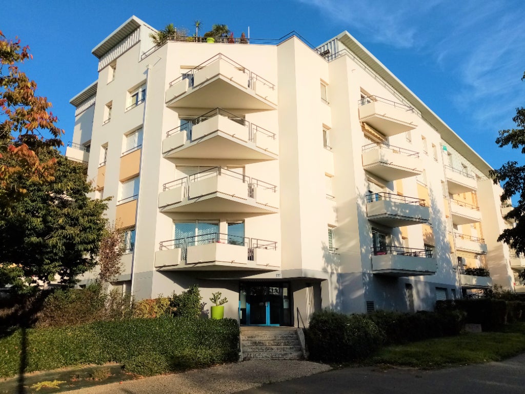 Flat Avenue du Canada in Rennes