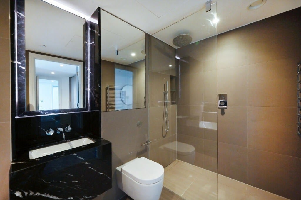 Flat Albert Embankment in Greater London