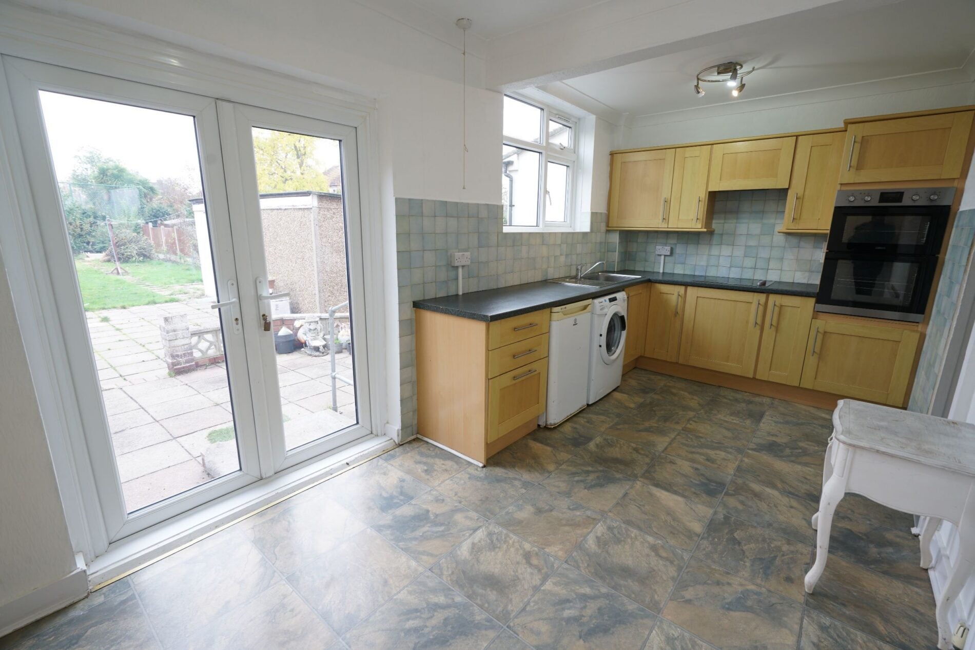 House Heathview Avenue in Grays
