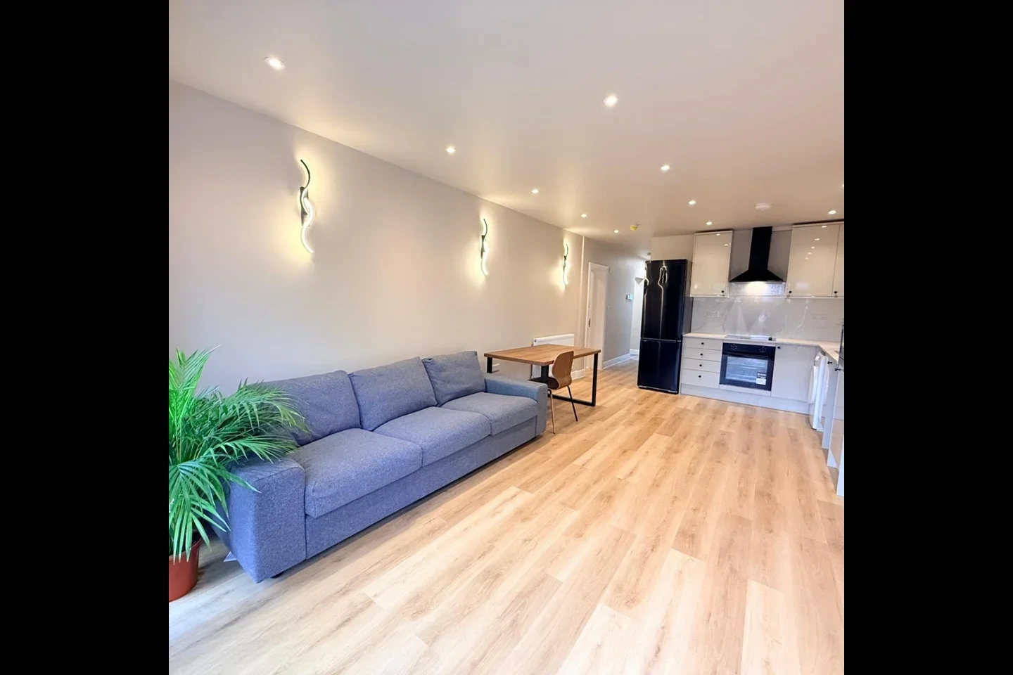 Flat Ingram Way in Greater London