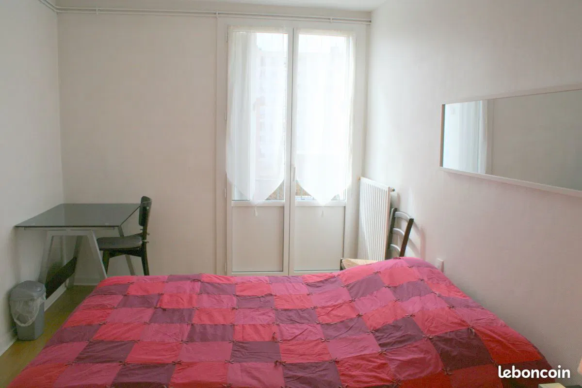 Chambre Rue Robert Caumont à Bordeaux