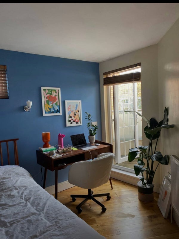 Room Martaban Road in Greater London