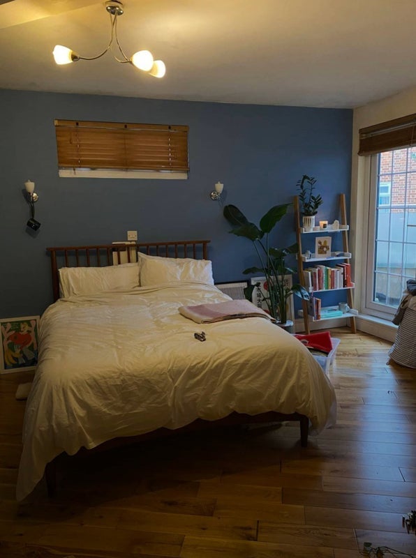 Room Martaban Road in Greater London