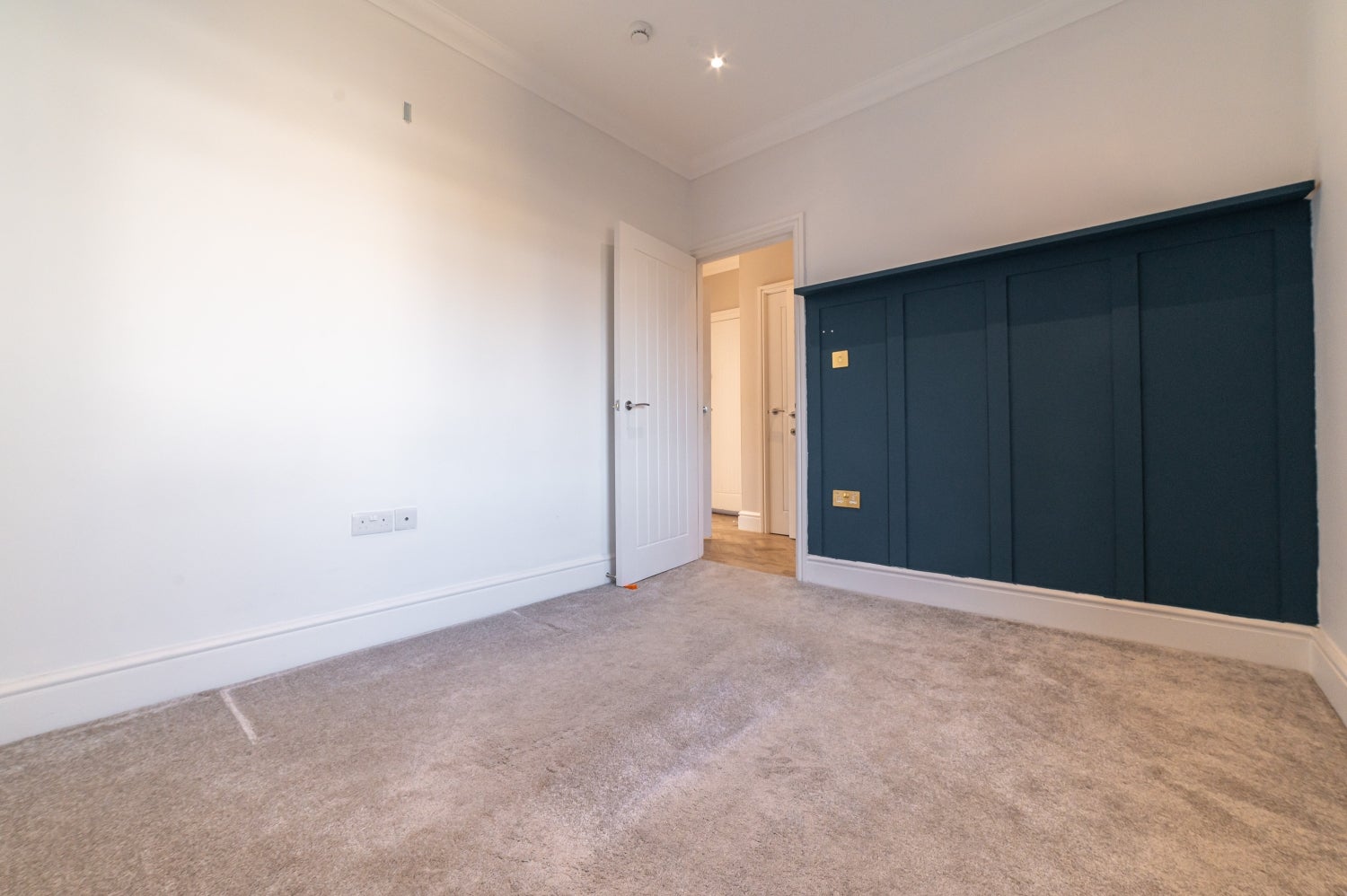Flat Connaught Road in Cardiff