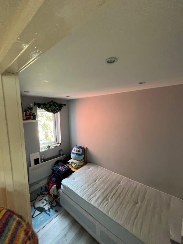 Room Arnold Road in Greater London