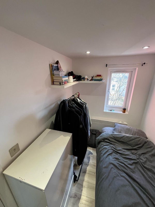 Room Arnold Road in Greater London