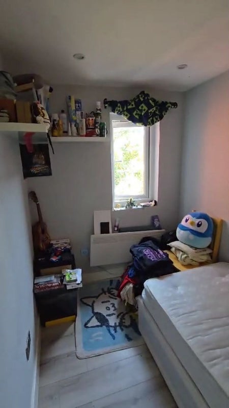 Room Arnold Road in Greater London