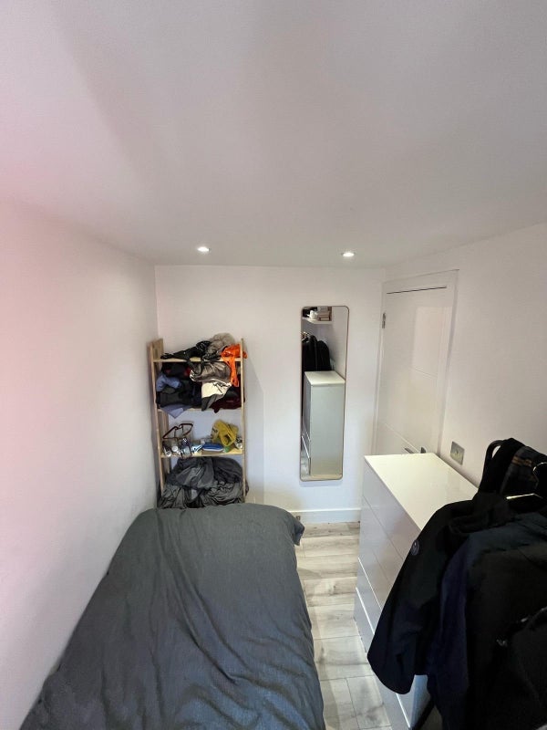 Room Arnold Road in Greater London