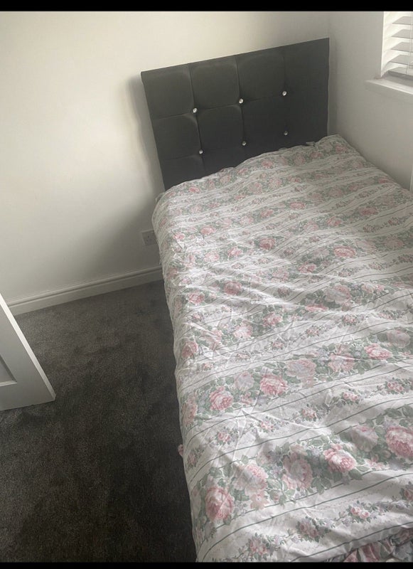 Room Moss Road in Trafford