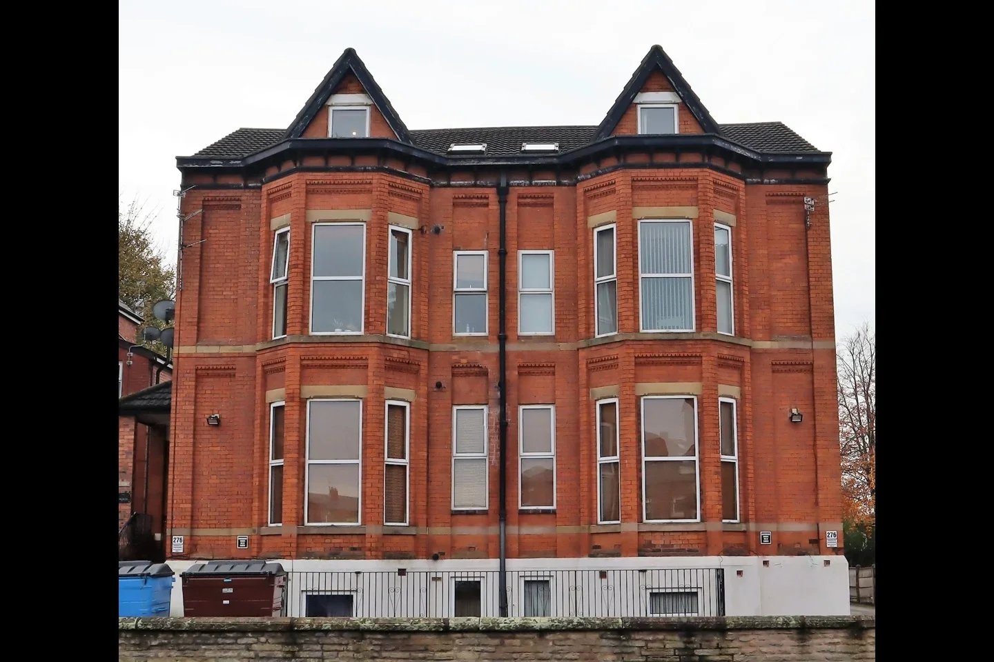 Flat Dickenson Road in Manchester