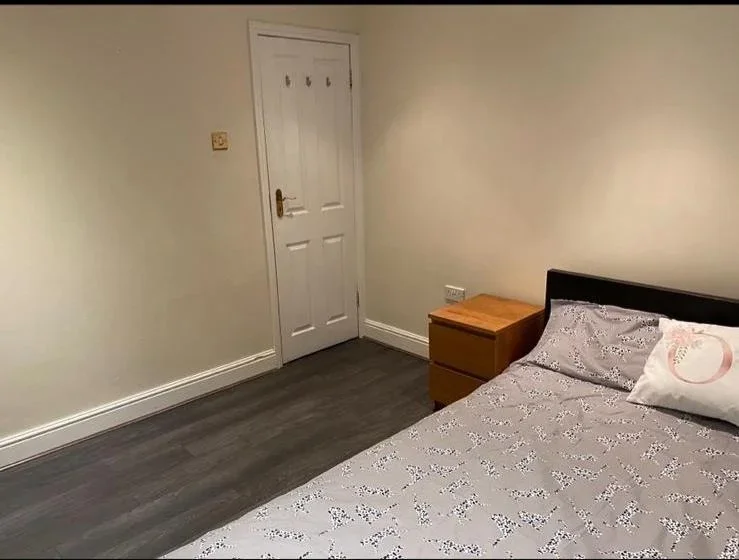 Room Love Lane in Greater London