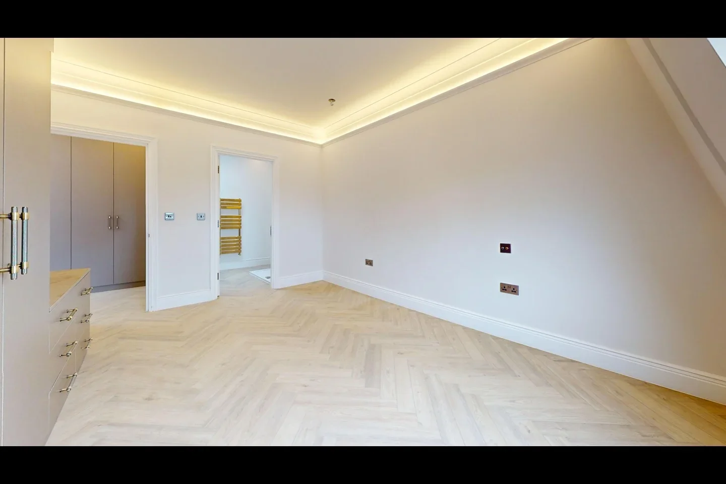 Flat Wimbledon Hill Road in Greater London