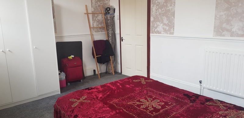 Room Ladysmith Avenue in Greater London