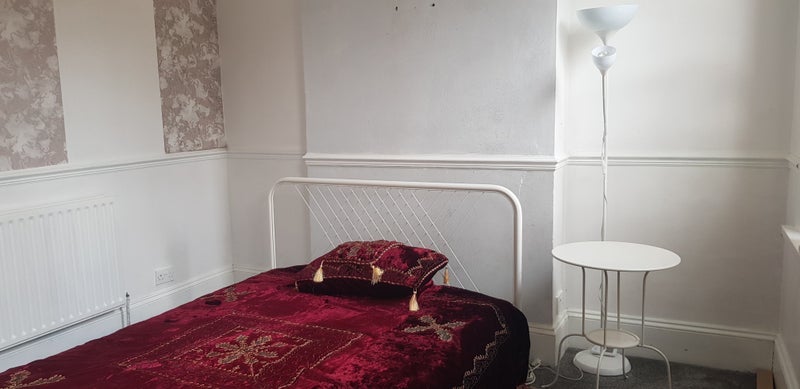 Room Ladysmith Avenue in Greater London