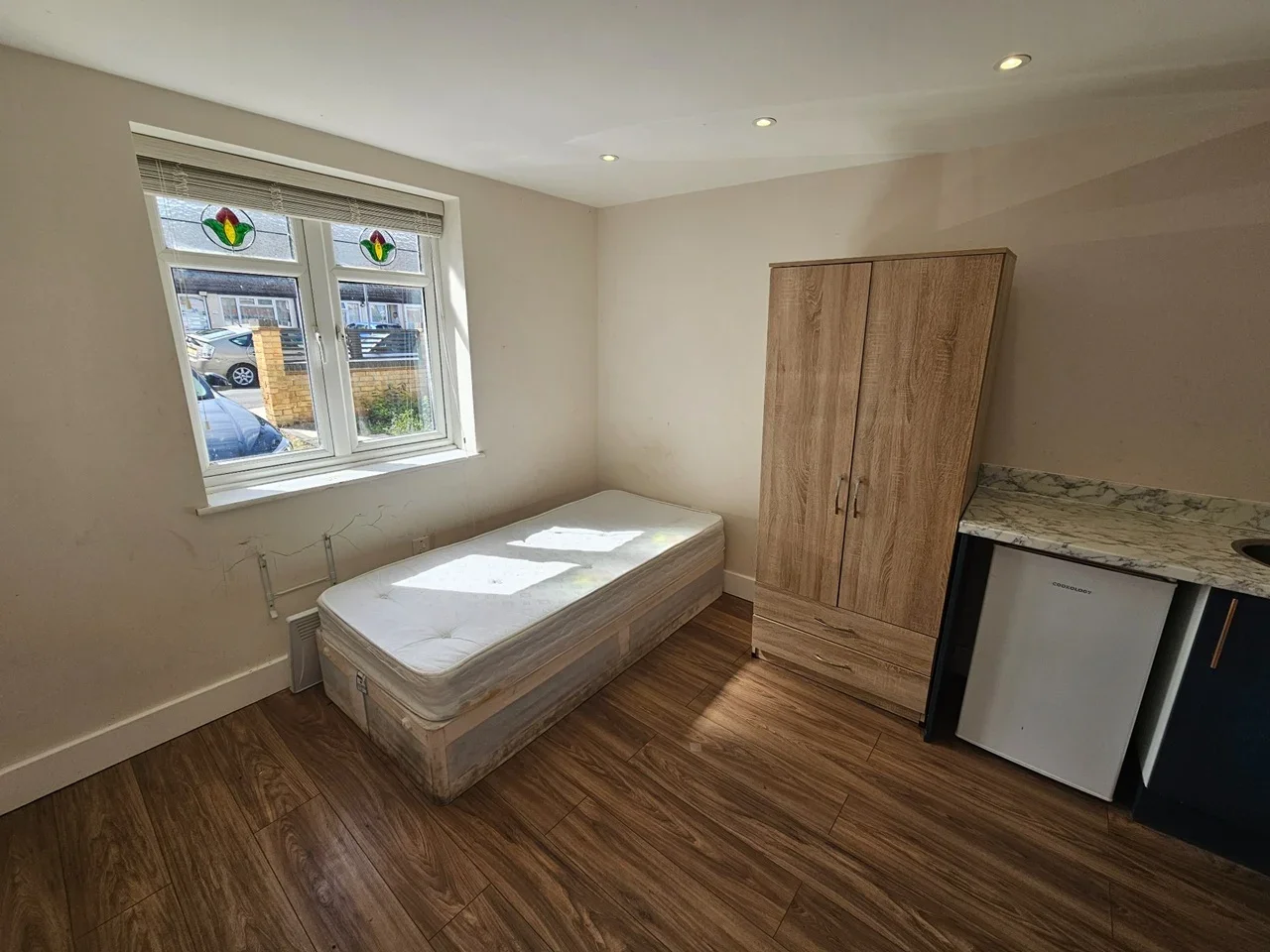 Flat Fredora Avenue in Greater London