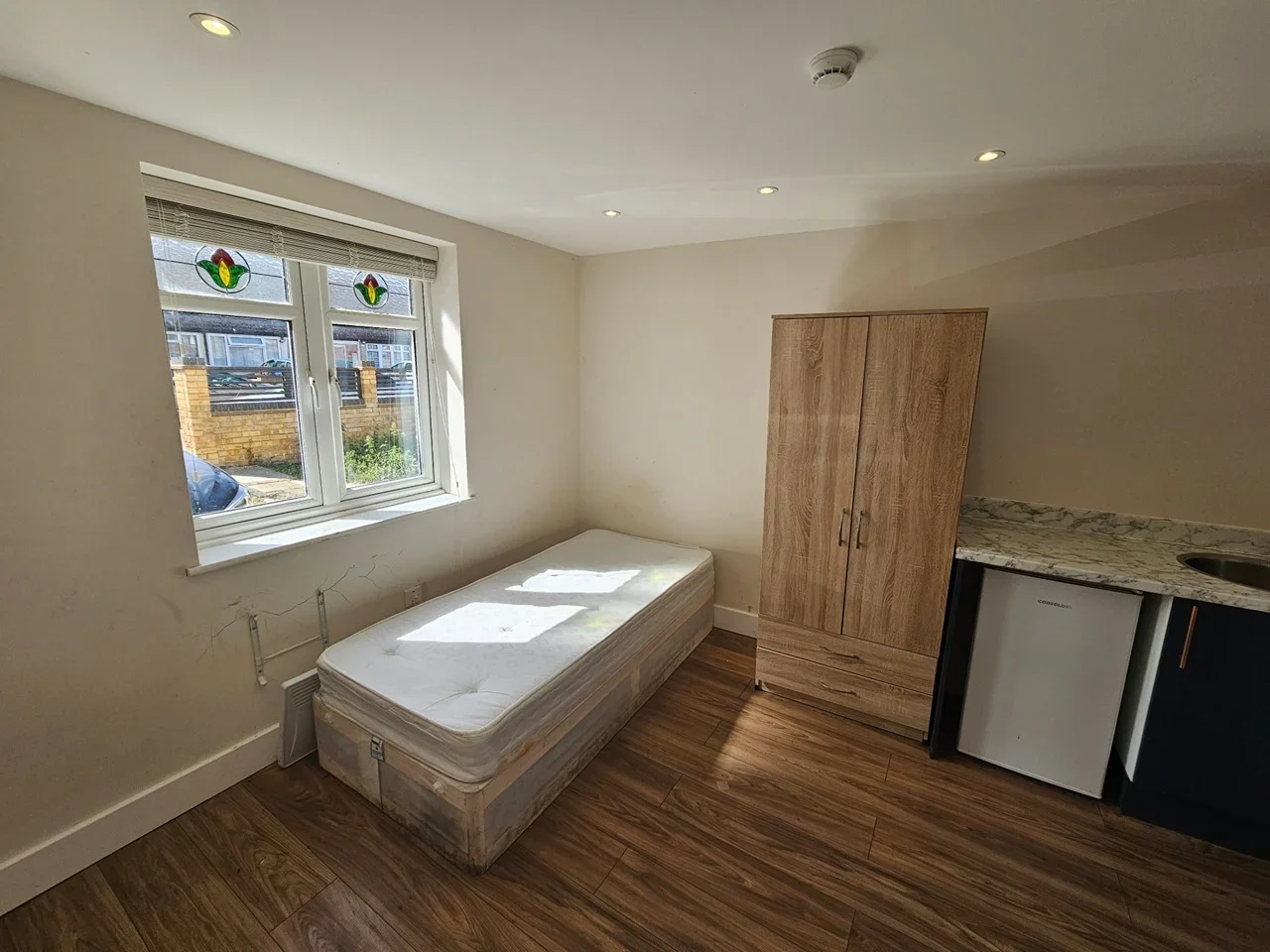 Flat Fredora Avenue in Greater London