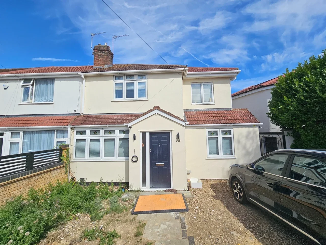 Flat Fredora Avenue in Greater London