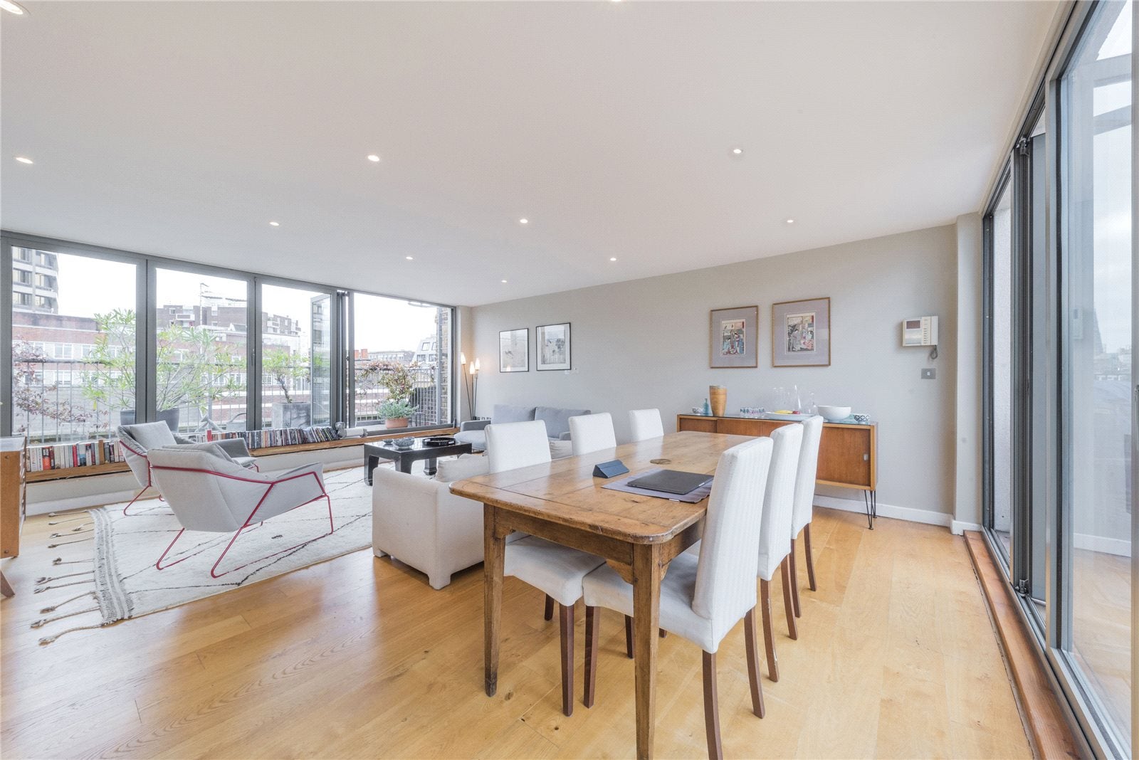 Flat Percy Street in Greater London