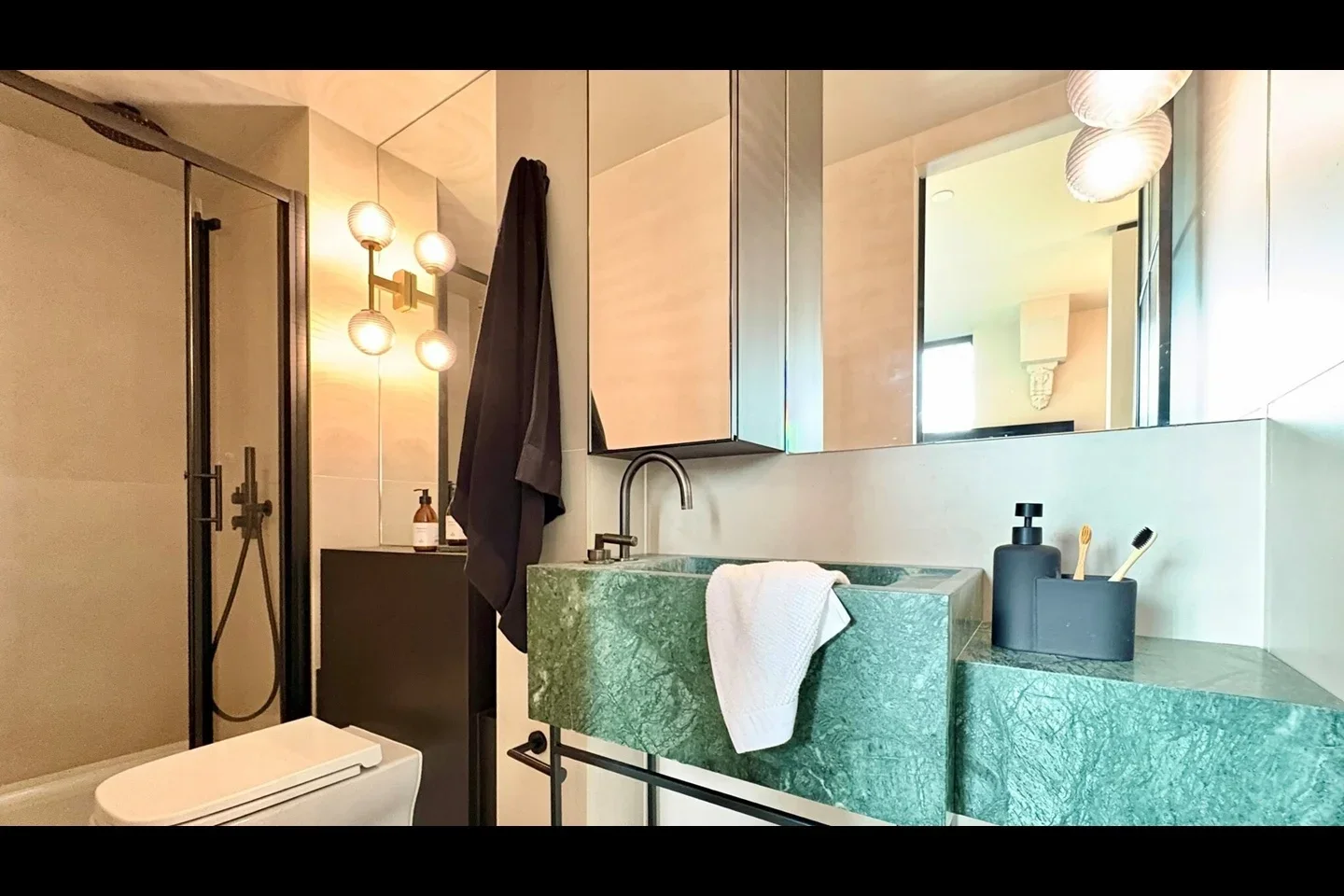 Flat Willesden Lane in Greater London