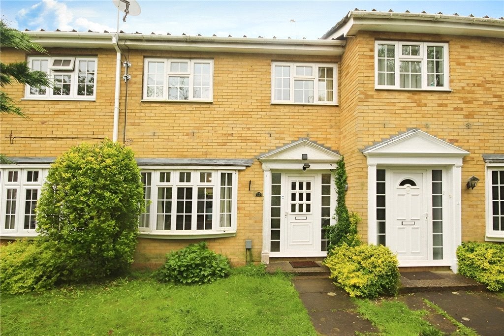 House Findlay Drive in Guildford