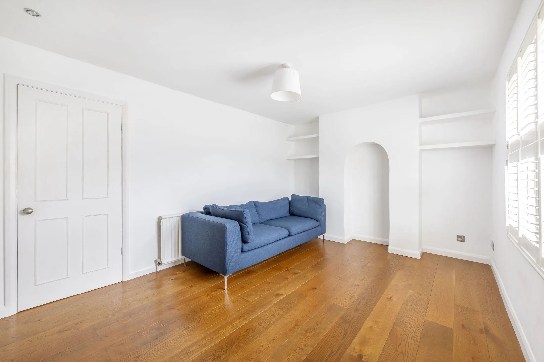 Flat Laurence Mews in Greater London