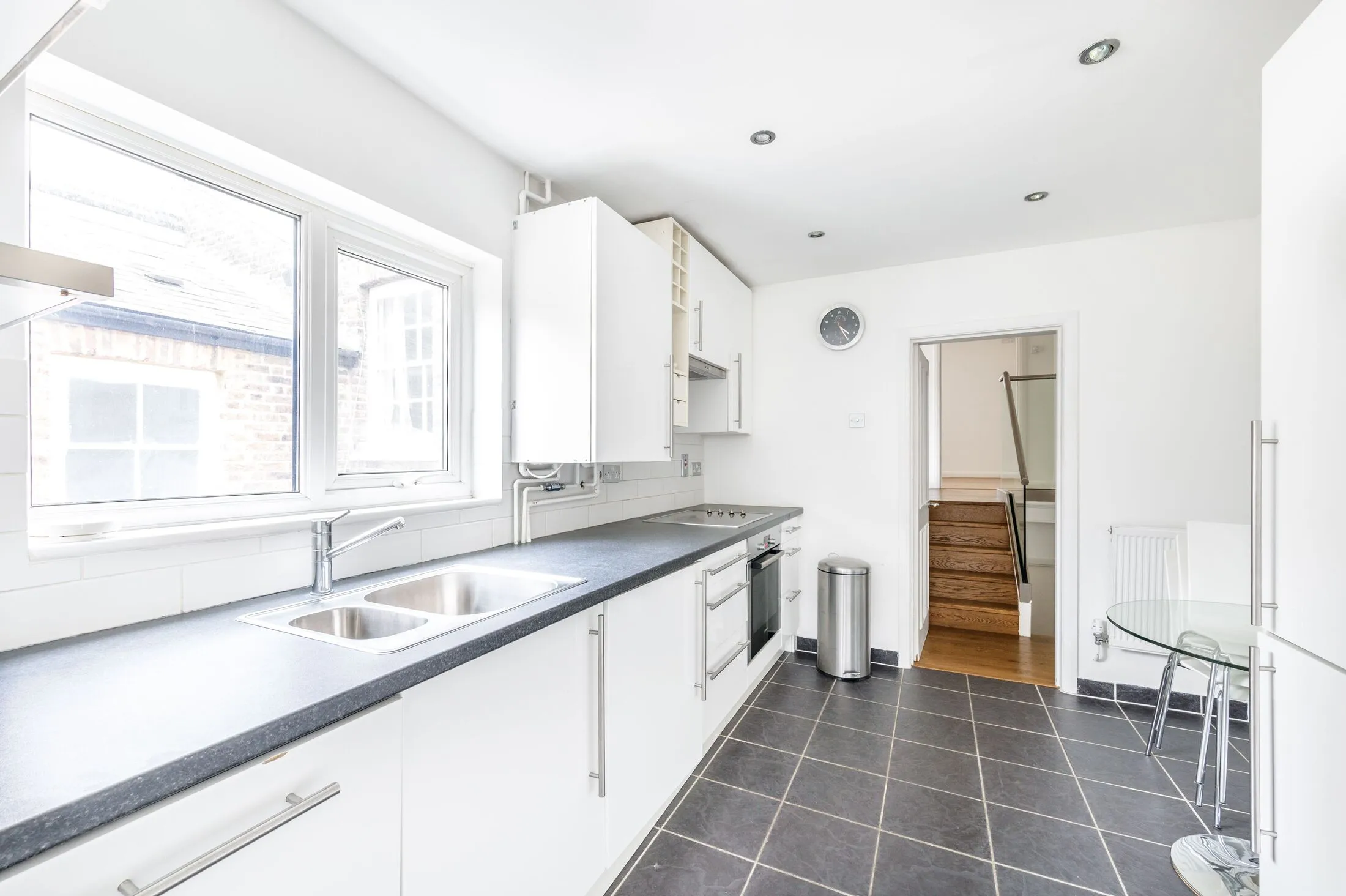 Flat Laurence Mews in Greater London