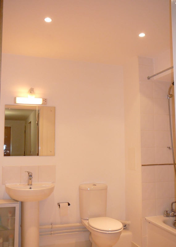 Room Chalkhill Road in Greater London