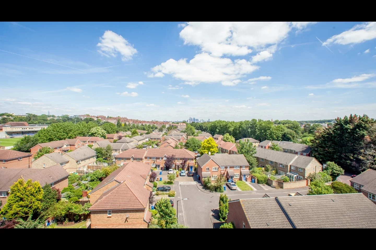 Flat Burrow Road in Greater London