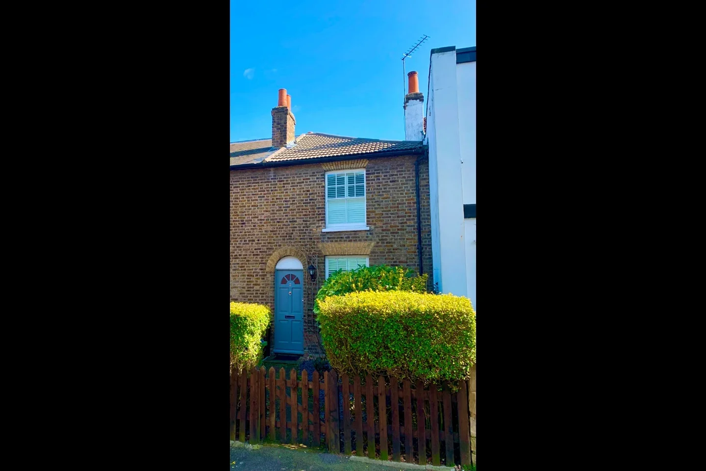 House Woodside Road in Greater London