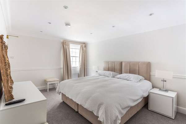 House Brompton Place in Greater London