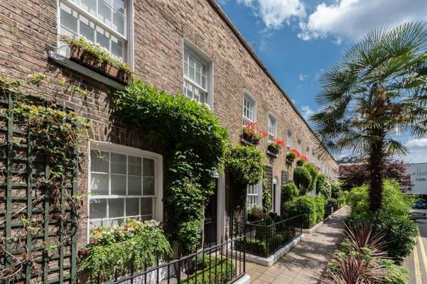 House Brompton Place in Greater London