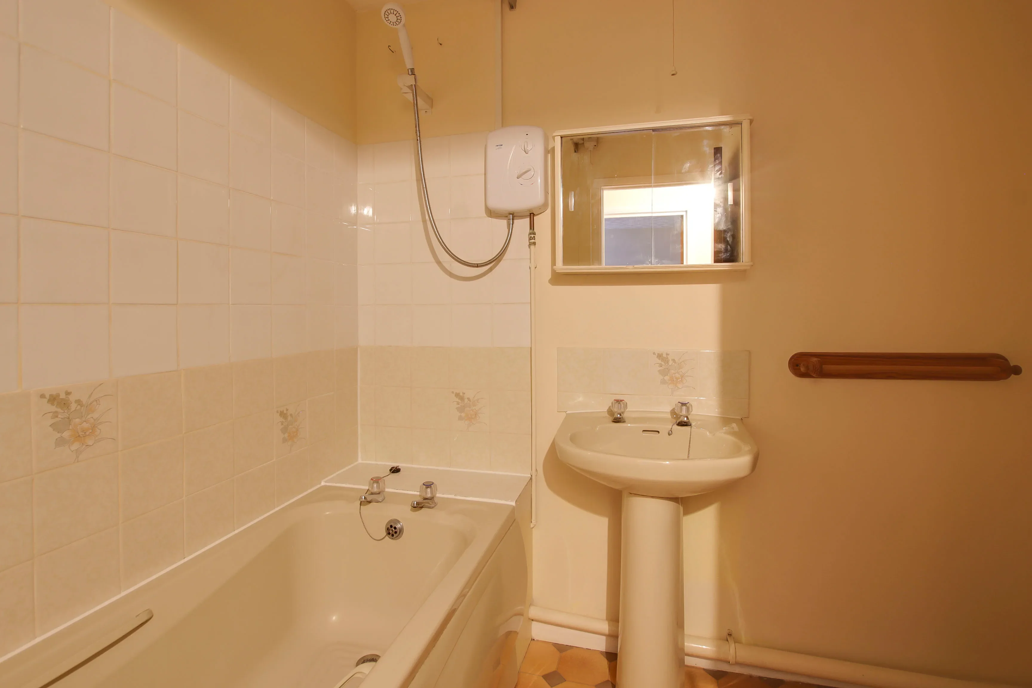 Flat Cromwell Court in Huntingdonshire