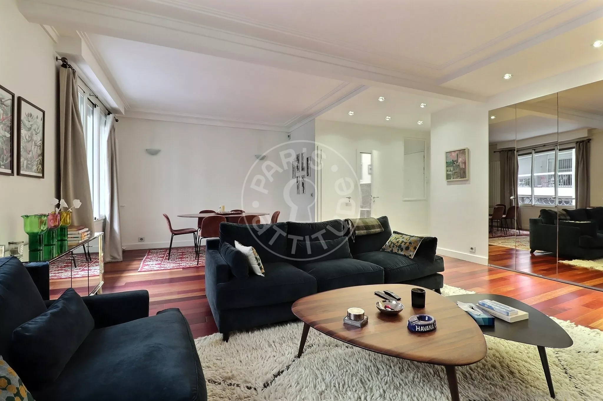 Flat Rue Paul Valéry in Paris