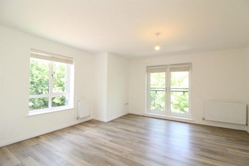 Room Sherwood Drive in Milton Keynes