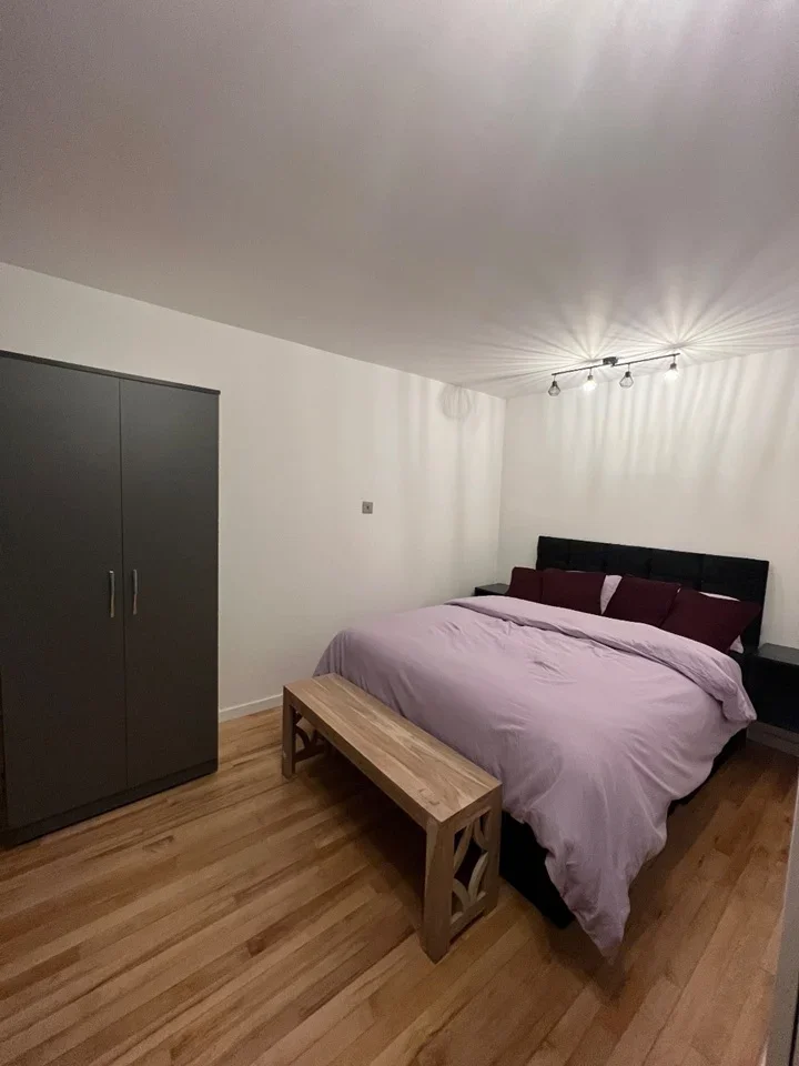 Flat Whitchurch Road in Greater London