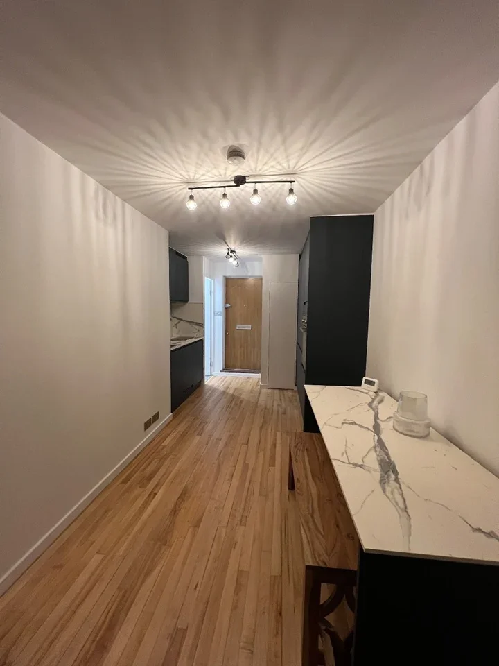Flat Whitchurch Road in Greater London