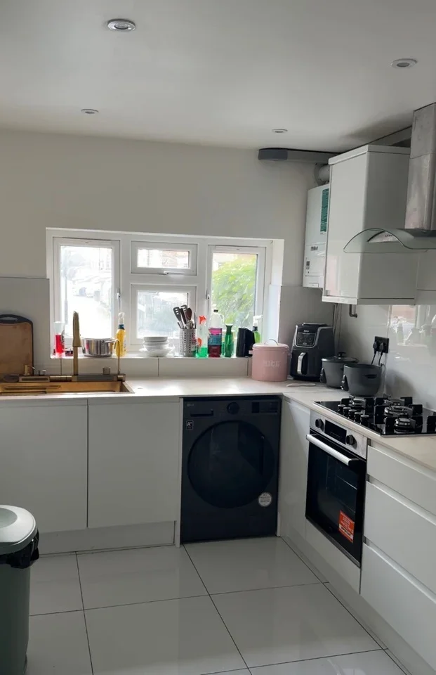 Room Kingfisher Street in Greater London