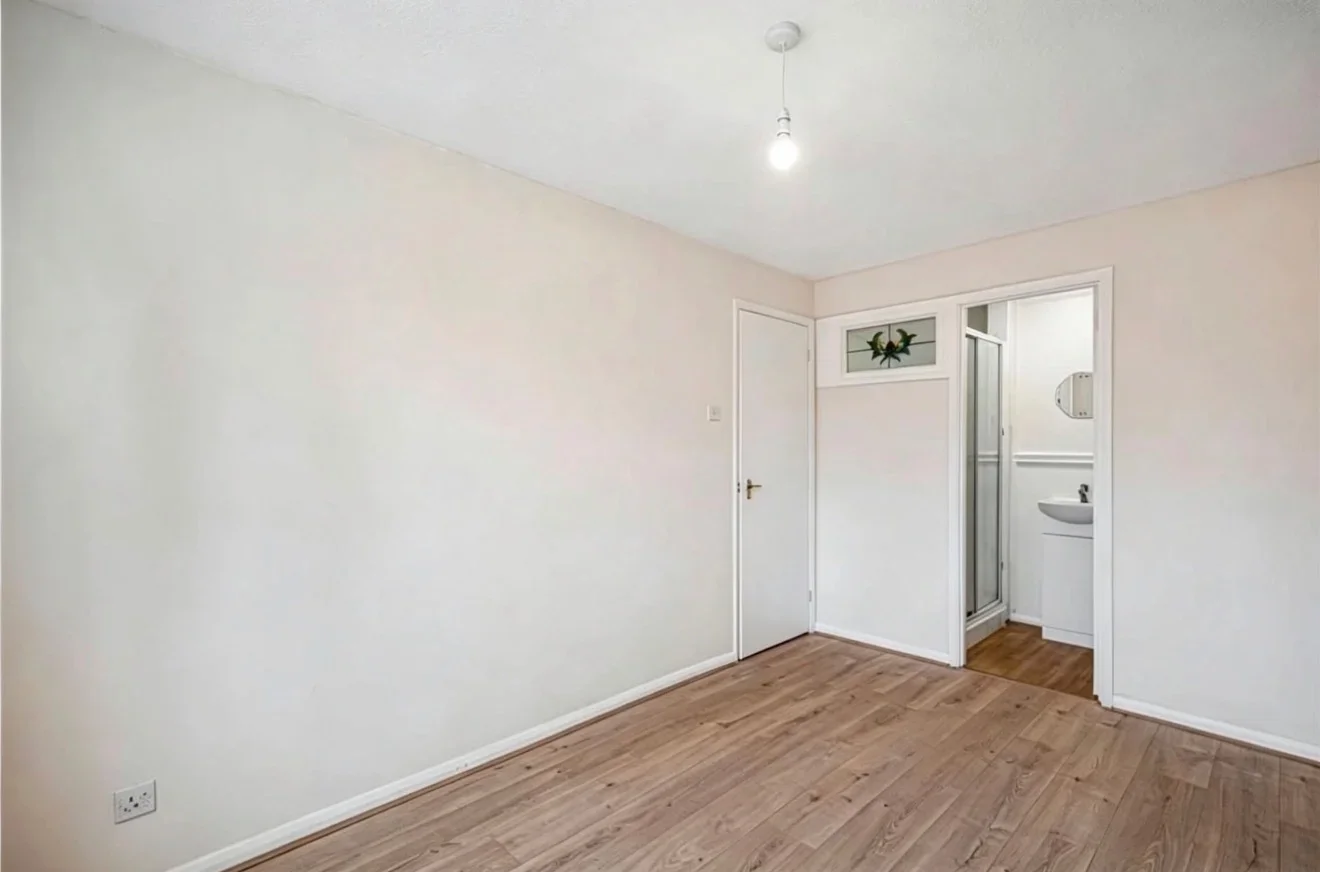Room Kingfisher Street in Greater London