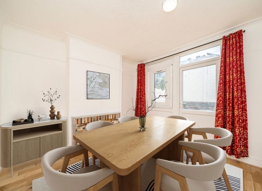 House Hunter Road in Greater London