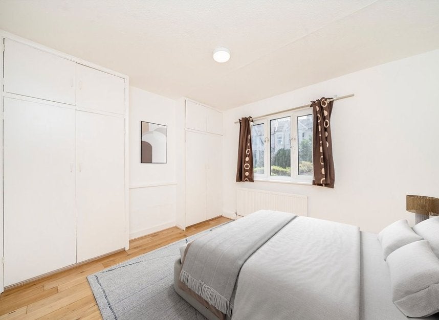 House Hunter Road in Greater London