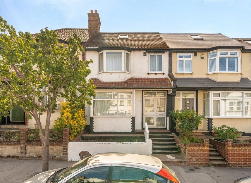 House Hunter Road in Greater London