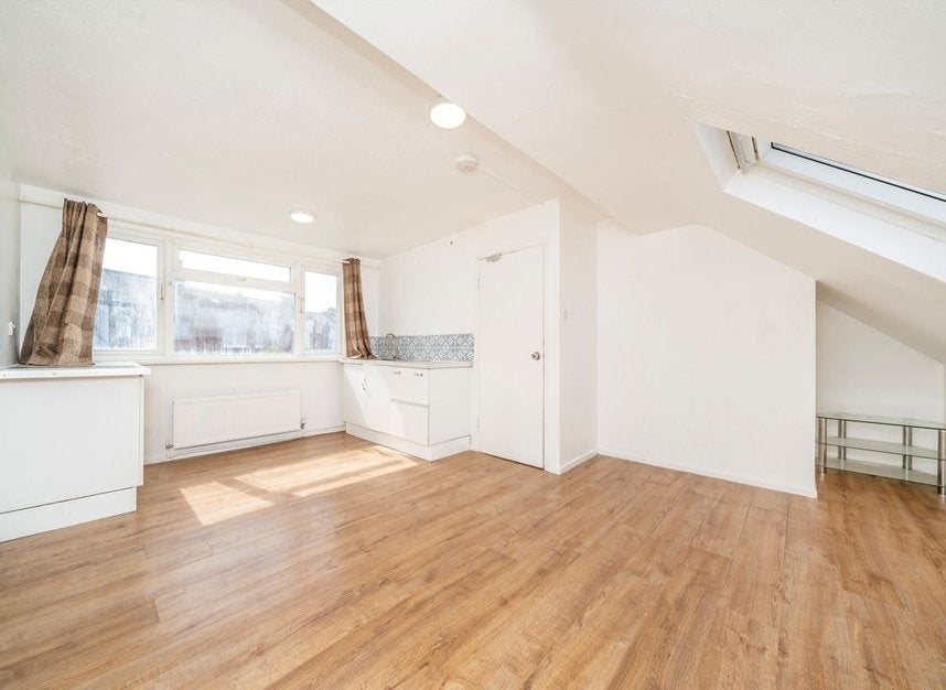 House Hunter Road in Greater London