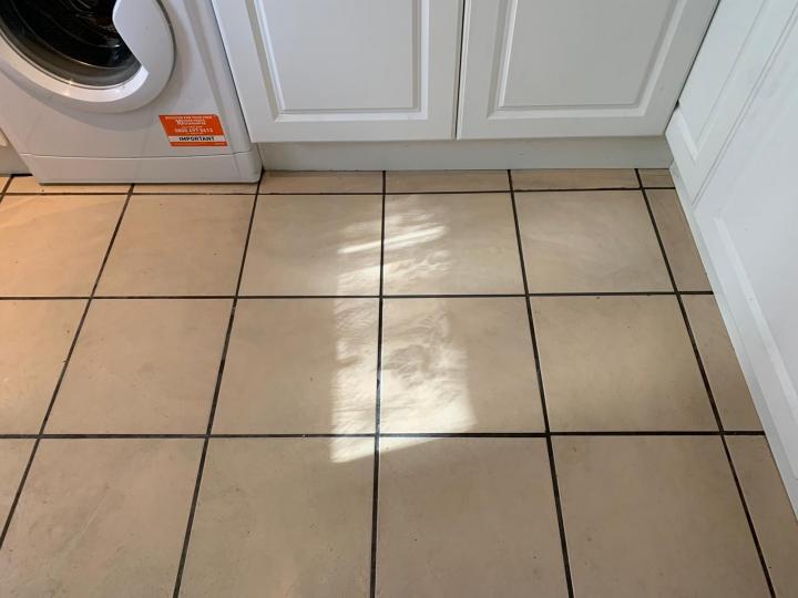Flat Glengarnock Avenue in Greater London