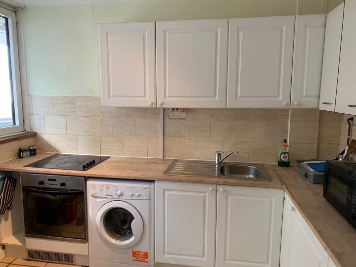 Flat Glengarnock Avenue in Greater London