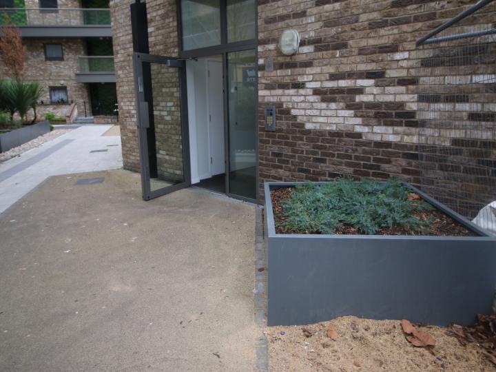 Flat Glengarnock Avenue in Greater London