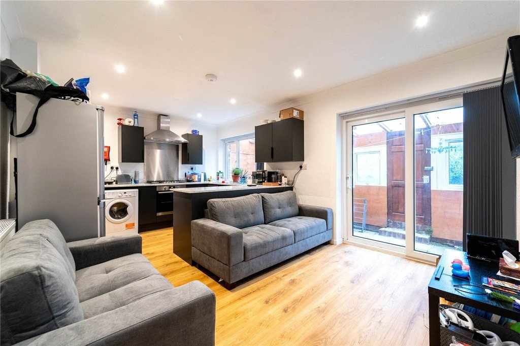 Flat Fladbury Crescent in Birmingham